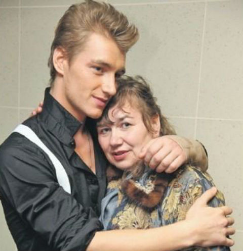 Алексей Воробьев очень близок с матерью Надеждой Николаевной