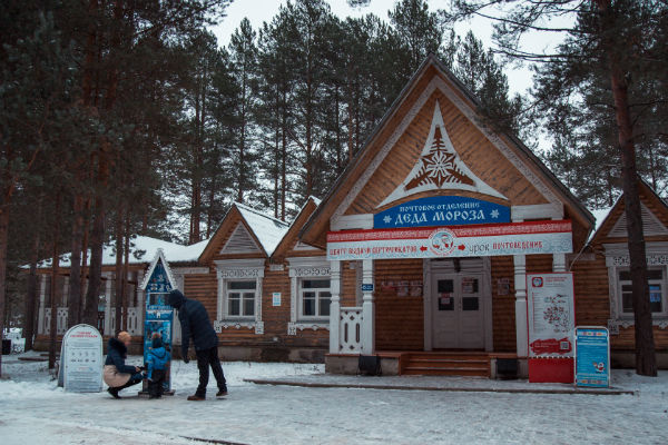 На Почту Деда Мороза приходит огромное количество писем из разных стран На Почту Деда Мороза приходит огромное количество писем из разных стран