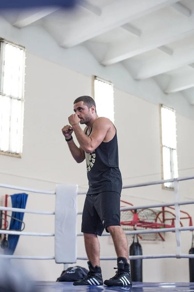 Глинников играет тренера по боксу Глинников играет тренера по боксу