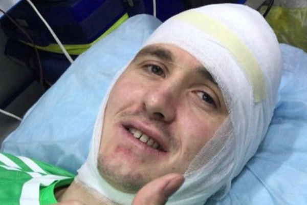 Недавно футболист попал в больницу из-за столкновения с соперником на поле Недавно футболист попал в больницу из-за столкновения с соперником на поле