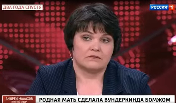 По словам родственников, Анна продолжает спускать деньги на алкоголь По словам родственников, Анна продолжает спускать деньги на алкоголь