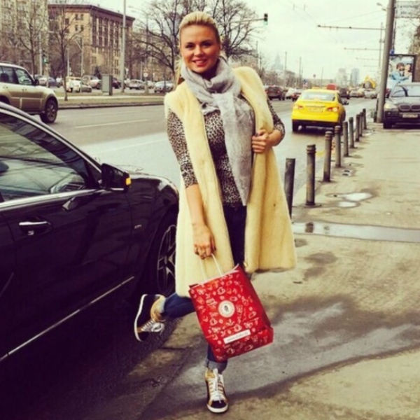 Любимая шуба лимонного цвета часто поднимала Анне настроение Любимая шуба лимонного цвета часто поднимала Анне настроение