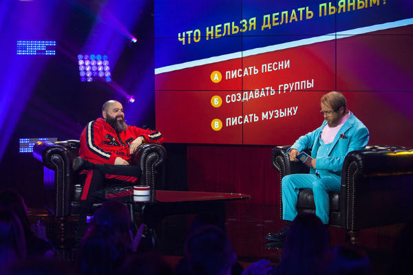 Продюсер сумел с честью выдержать все шутки дяди Вити, направленные в его адрес Продюсер сумел с честью выдержать все шутки дяди Вити, направленные в его адрес