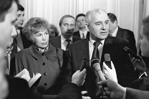 Политик хочет быть захоронен рядом с супругой