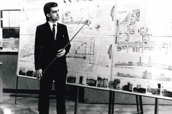 Вячеслав окончил архитектурный институт и даже участвовал в проектировании метрополитена Екатеринбурга, 1984 год