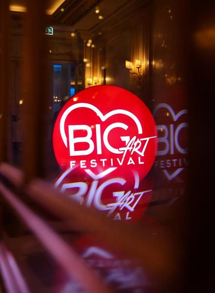 Новости: Сердючка проговорилась о подарке Абрамовича, Апполонов – о тратах жен: звезды зажгли на Big Art Festival в Дубае – фото №18