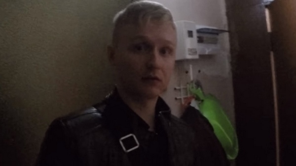 Алексей Псковитин во время обысков в квартире
