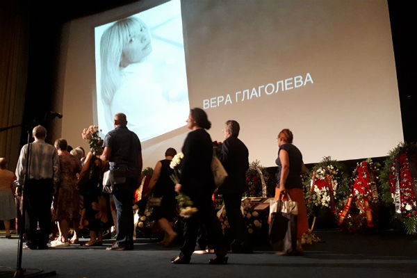 Новости: В Москве проходит прощание с Верой Глаголевой – фото №6
