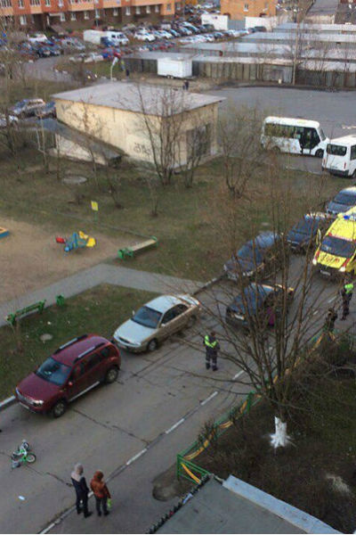 Трагедия произошла во дворе дома, где жил мальчик Трагедия произошла во дворе дома, где жил мальчик