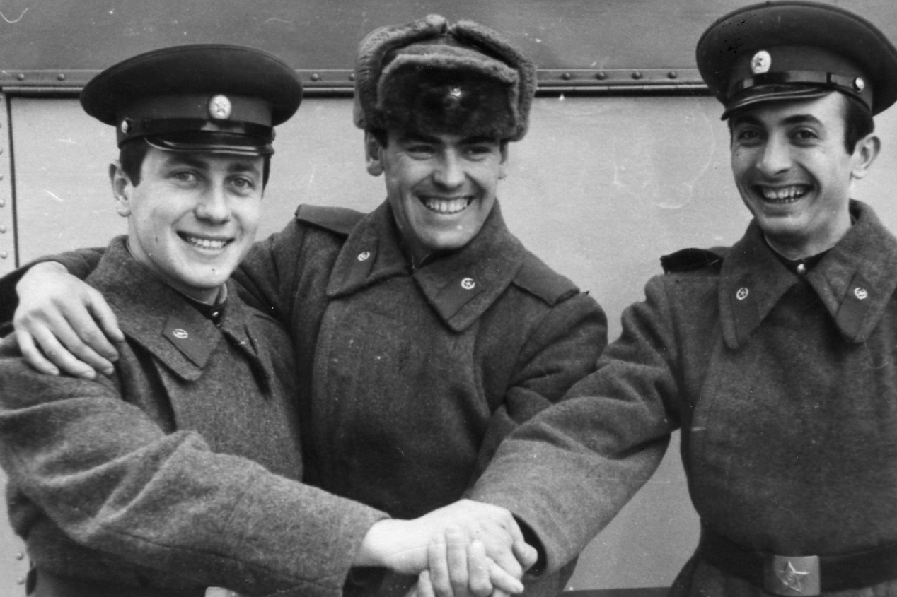 Владимир Винокур служил в ансамбле песни и пляски Московского военного округа
