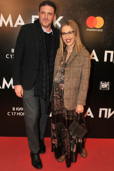 Ксения Собчак и Максим Виторган на премьере фильма. Ведущая на девятом месяце беременности