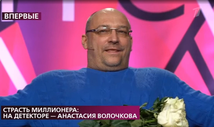 Роман подарил Анастасии роскошный букет роз в студии шоу Роман подарил Анастасии роскошный букет роз в студии шоу