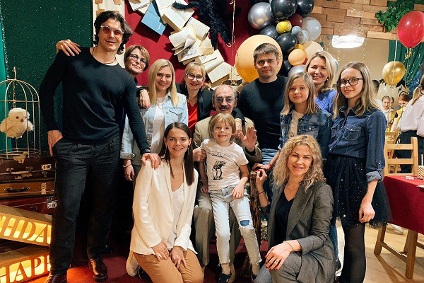 Катерина не хочет идти по стопам известных родных и становиться актрисой, в ее планах — петь Катерина не хочет идти по стопам известных родных и становиться актрисой, в ее планах — петь