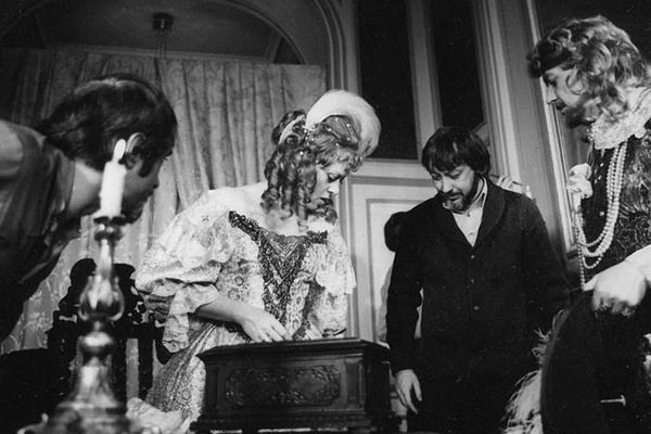 Алиса Фрейндлих и Алексей Кузнецов могли убедить режиссера скорректировать сцену Алиса Фрейндлих и Алексей Кузнецов могли убедить режиссера скорректировать сцену