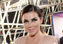 Анна Седокова со скандалом ушла из студии шоу «Сегодня вечером» 