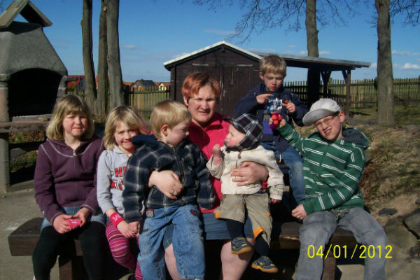 Последняя встреча мамы и детей, апрель 2012 года (слева направо): Маша – 7 лет, Анджелина – 6 лет, Давид – 3 года, Андрей – год и 4 месяца, Виктор – 5 лет, Илья – 10 лет