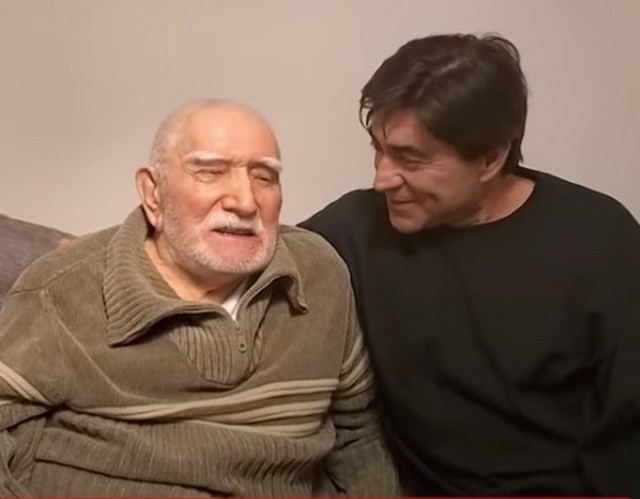 Сын Степан винит в бедах Джигарханяна Виталину Сын Степан винит в бедах Джигарханяна Виталину