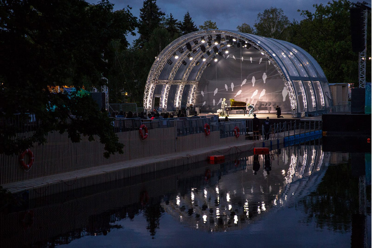 Сцена на воде на ВДНХ откроется Фестивалем духовых оркестров