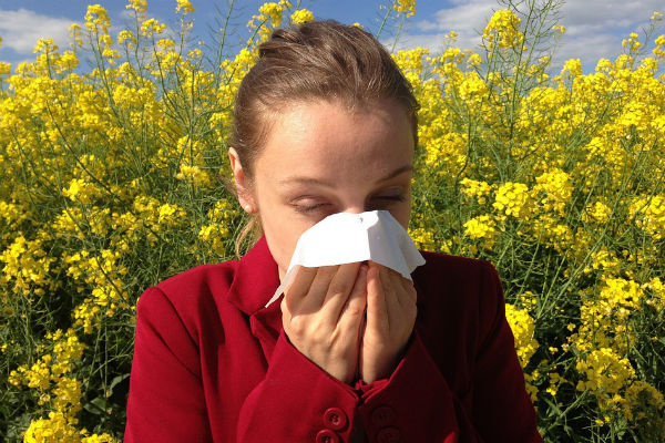Стиль: Внутренний конфликт: как подготовиться к весне, если вы – аллергик – фото №3