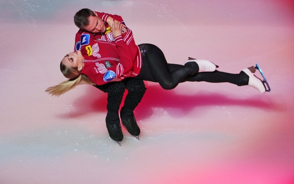 Виктория Синицина и Никита Кацалапов во время тренировки на льду «Саранск Арены» 