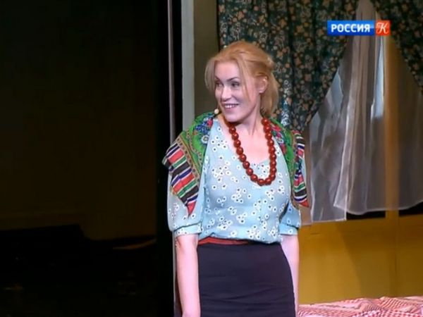 Мария Шукшина на сцене театра Надежды Бабкиной