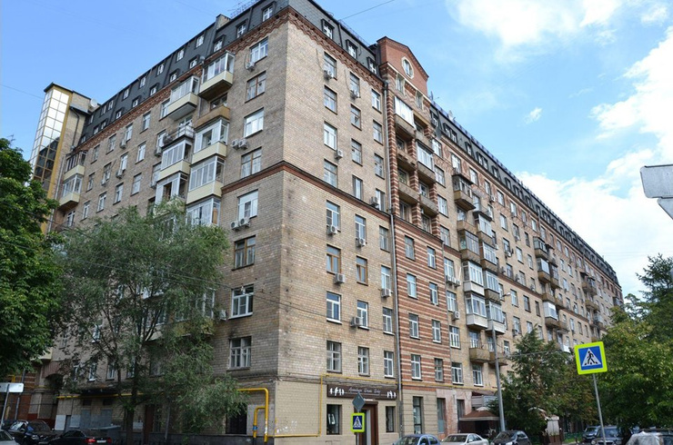 Квартира актера расположена в престижном районе Москвы