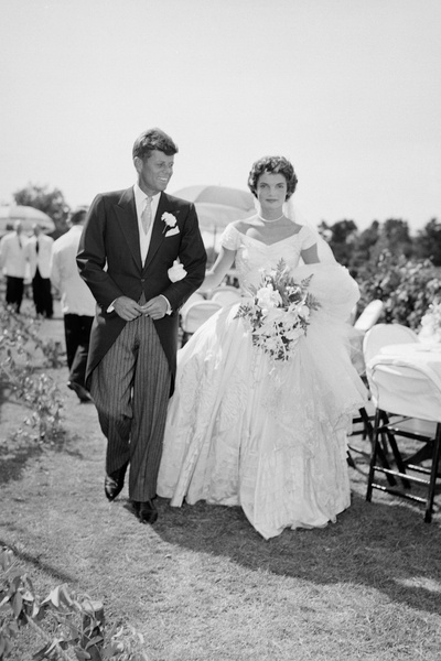 Критики назвали свадебное платье Джеки Кеннеди идеальным