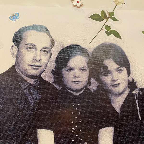 Лариса Долина показала детское фото с родителями Лариса Долина показала детское фото с родителями