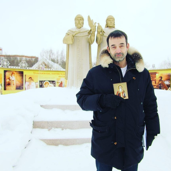 Дмитрий Певцов благодаря сыну стал чаще ходить в церковь Дмитрий Певцов благодаря сыну стал чаще ходить в церковь