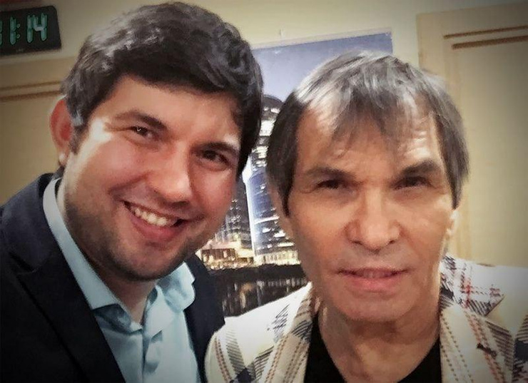 Сын пытается отстоять честь отца
