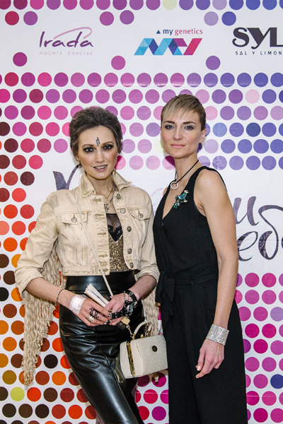 Певица, продюсер и композитор Лама Сафонова (слева) с Ксенией Бик