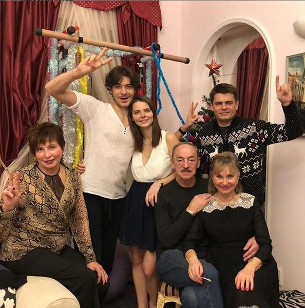 Михаил Боярский с семьей