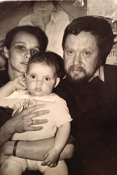 Друзья рассказали, что Марианна не воспринимала дочь Соловьева от Друбич Анну как полноценную наследницу режиссера.
